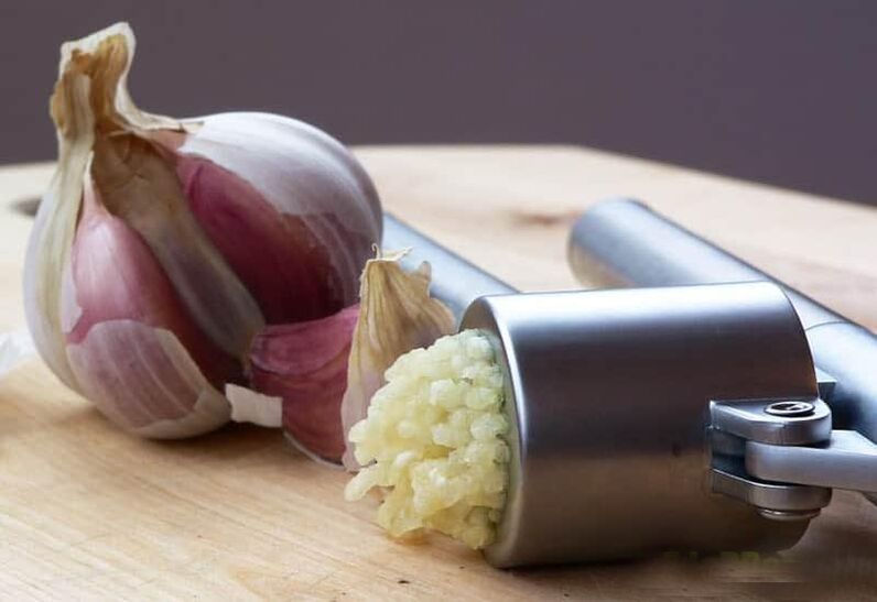 Garlic and onions from pests