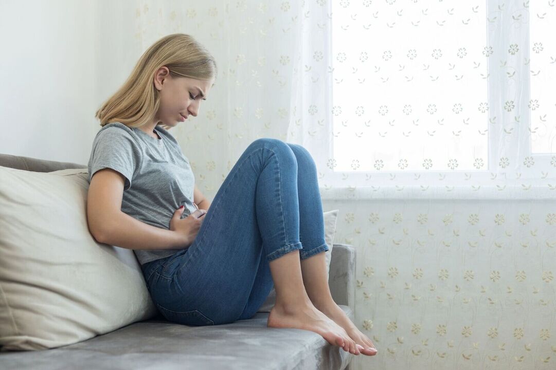abdominal pain due to worms